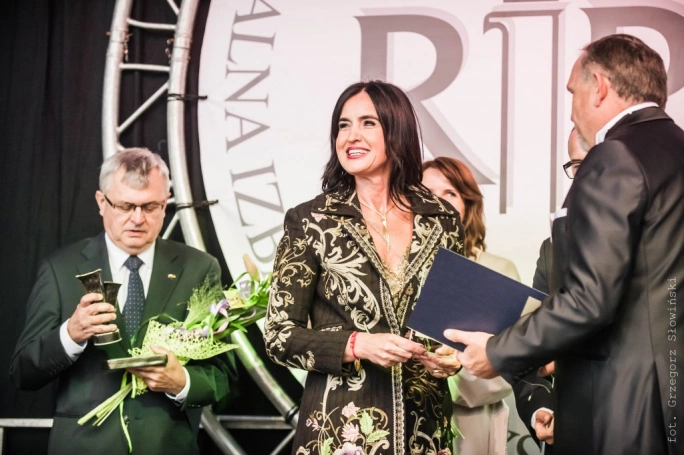 Zdjęcie nr 3 z galerii JM Rektor WSB otrzymała Statuetkę Ambasador "Marka-Śląskie"