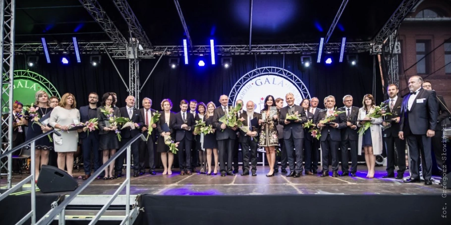 Zdjęcie nr 16 z galerii JM Rektor WSB otrzymała Statuetkę Ambasador "Marka-Śląskie"