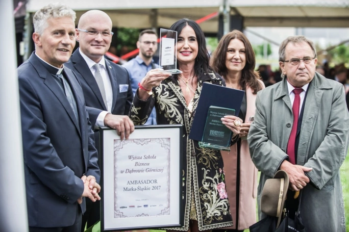 Zdjęcie nr 2 z galerii JM Rektor WSB otrzymała Statuetkę Ambasador "Marka-Śląskie"