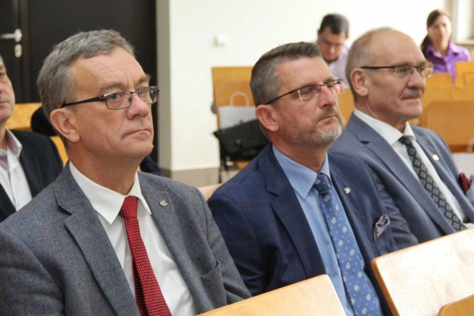 Zdjęcie nr 3 z galerii Seminarium „Kolejowe przewozy regionalne w zintegrowanym systemie transportowym. Prawo. Technika. Bezpieczeństwo”