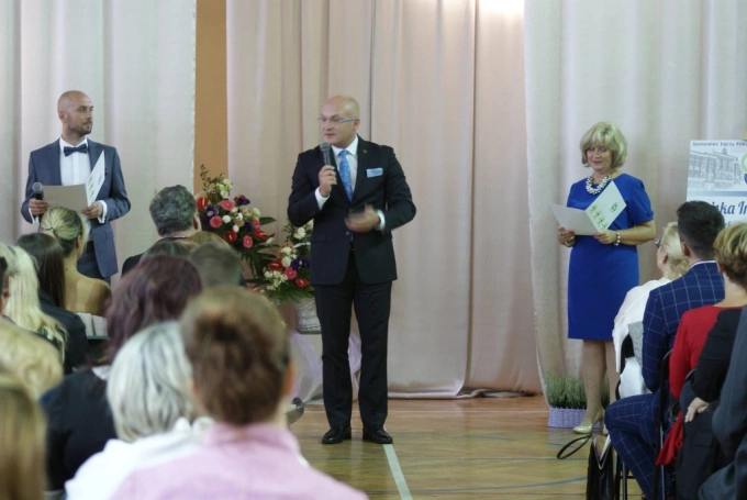 Zdjęcie nr 1 z galerii WSB uczestnikiem miejskiej Inauguracji roku szkolnego w nowym IX LO w Sosnowcu