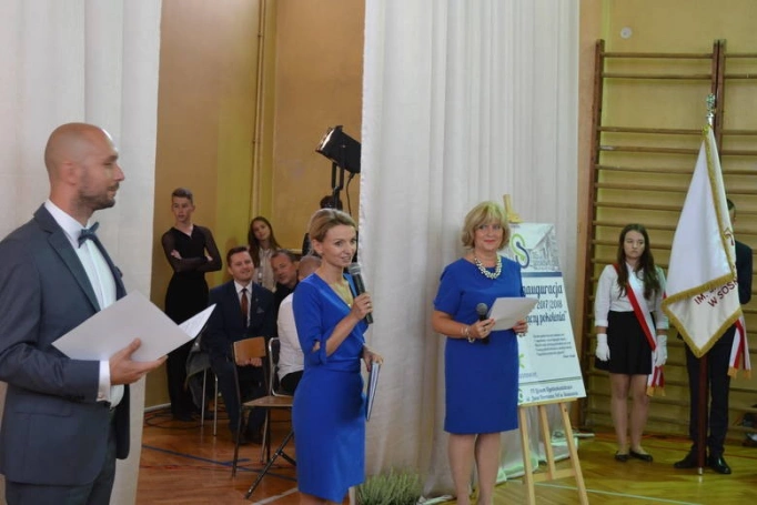 Zdjęcie nr 7 z galerii WSB uczestnikiem miejskiej Inauguracji roku szkolnego w nowym IX LO w Sosnowcu
