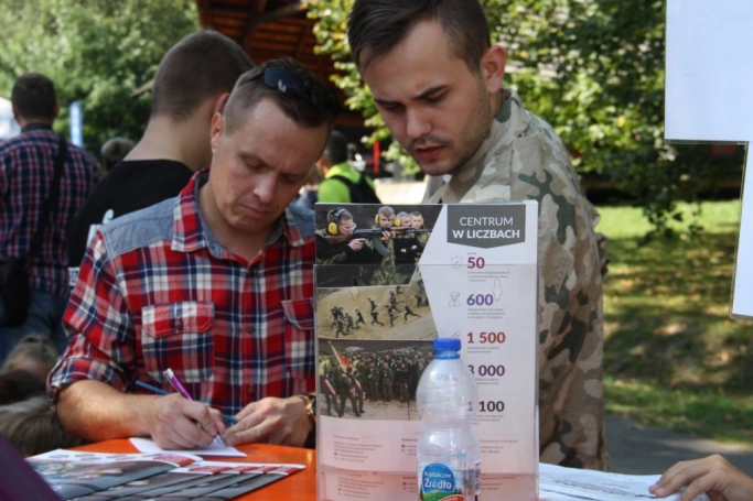 Zdjęcie nr 14 z galerii WSB na Śląskim Festynie Służb Mundurowych!