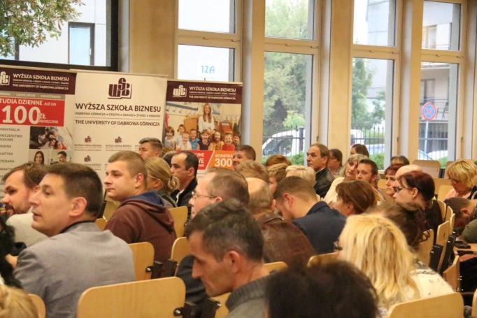 Zdjęcie nr 2 z galerii Gala wręczenia dyplomów absolwentom studiów magisterskich za nami 