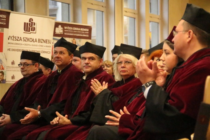 Zdjęcie nr 14 z galerii Gala wręczenia dyplomów absolwentom studiów magisterskich za nami 
