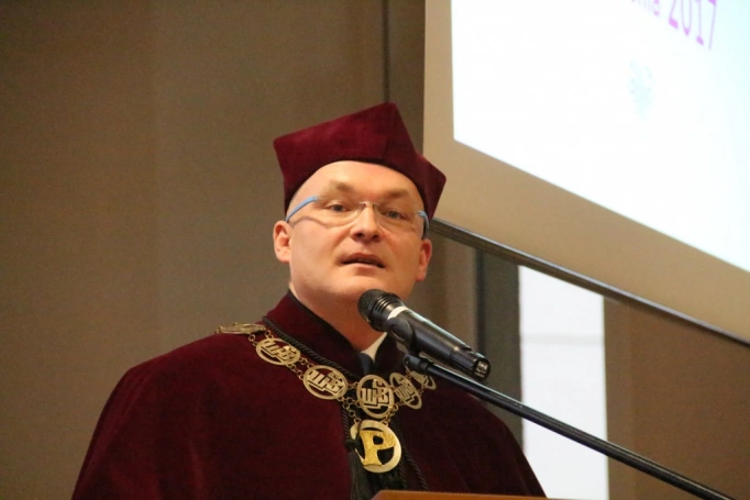 Zdjęcie nr 15 z galerii Gala wręczenia dyplomów absolwentom studiów magisterskich za nami 