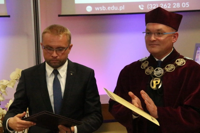 Zdjęcie nr 22 z galerii Gala wręczenia dyplomów absolwentom studiów magisterskich za nami 