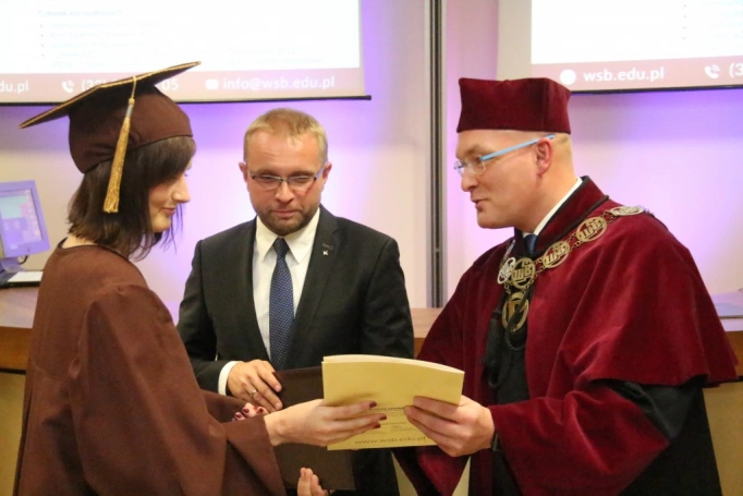 Zdjęcie nr 23 z galerii Gala wręczenia dyplomów absolwentom studiów magisterskich za nami 