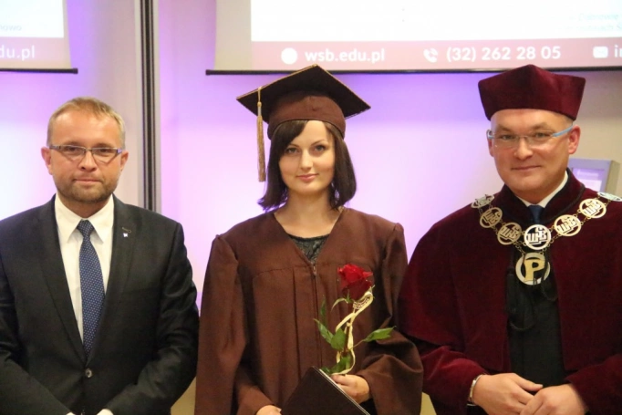 Zdjęcie nr 24 z galerii Gala wręczenia dyplomów absolwentom studiów magisterskich za nami 