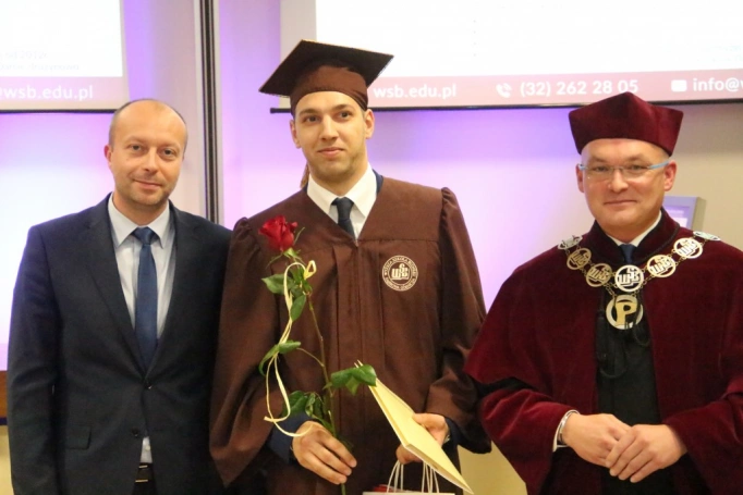 Zdjęcie nr 25 z galerii Gala wręczenia dyplomów absolwentom studiów magisterskich za nami 
