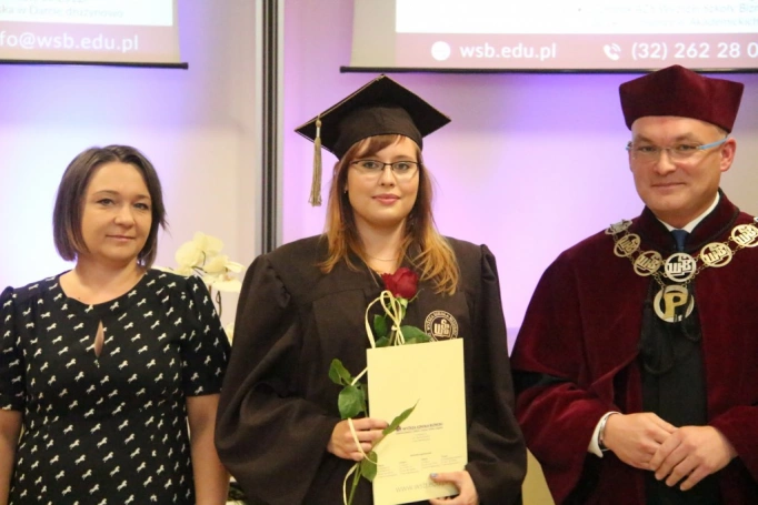 Zdjęcie nr 26 z galerii Gala wręczenia dyplomów absolwentom studiów magisterskich za nami 