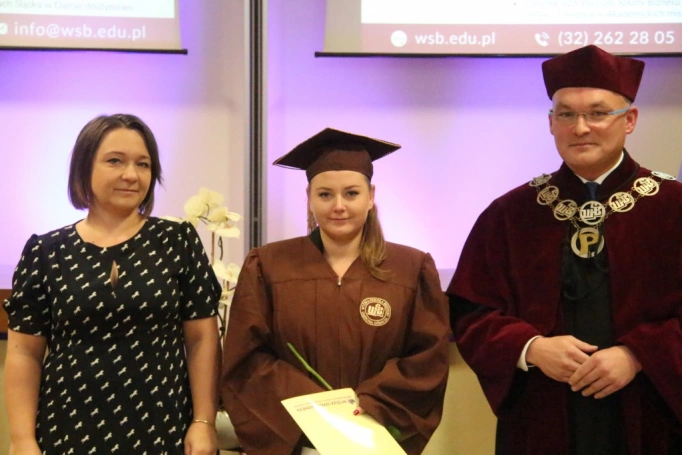 Zdjęcie nr 27 z galerii Gala wręczenia dyplomów absolwentom studiów magisterskich za nami 
