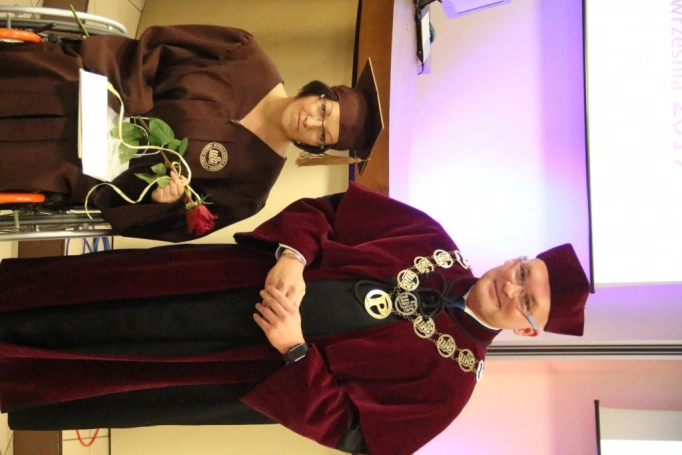Zdjęcie nr 32 z galerii Gala wręczenia dyplomów absolwentom studiów magisterskich za nami 