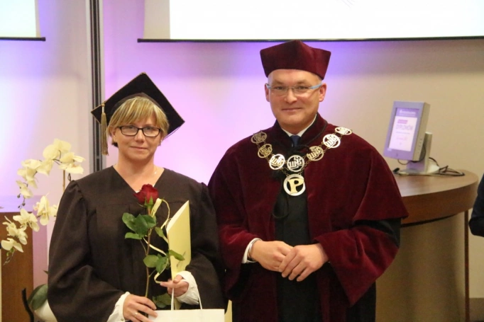 Zdjęcie nr 35 z galerii Gala wręczenia dyplomów absolwentom studiów magisterskich za nami 