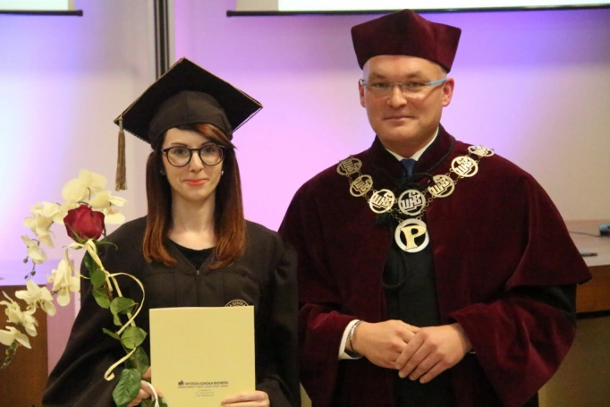 Zdjęcie nr 36 z galerii Gala wręczenia dyplomów absolwentom studiów magisterskich za nami 
