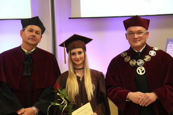 Zdjęcie nr 38 z galerii Gala wręczenia dyplomów absolwentom studiów magisterskich za nami 