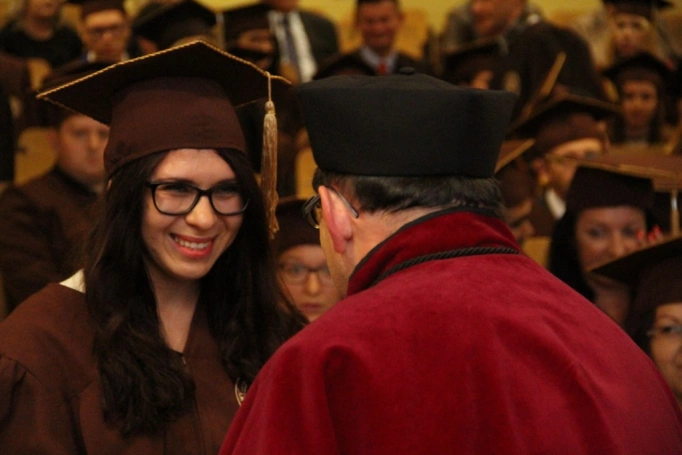 Zdjęcie nr 69 z galerii Gala wręczenia dyplomów absolwentom studiów magisterskich za nami 