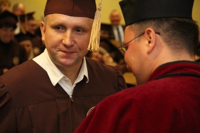Zdjęcie nr 74 z galerii Gala wręczenia dyplomów absolwentom studiów magisterskich za nami 