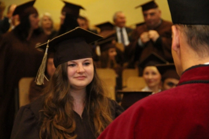Zdjęcie nr 78 z galerii Gala wręczenia dyplomów absolwentom studiów magisterskich za nami 
