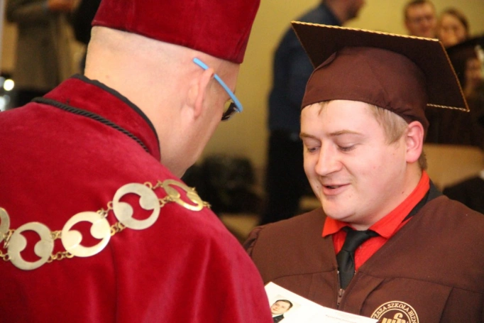 Zdjęcie nr 92 z galerii Gala wręczenia dyplomów absolwentom studiów magisterskich za nami 