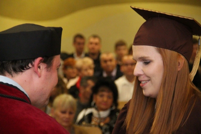 Zdjęcie nr 94 z galerii Gala wręczenia dyplomów absolwentom studiów magisterskich za nami 