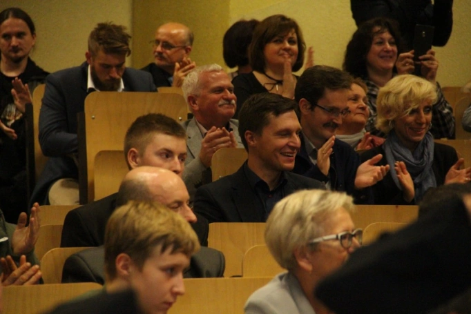 Zdjęcie nr 106 z galerii Gala wręczenia dyplomów absolwentom studiów magisterskich za nami 
