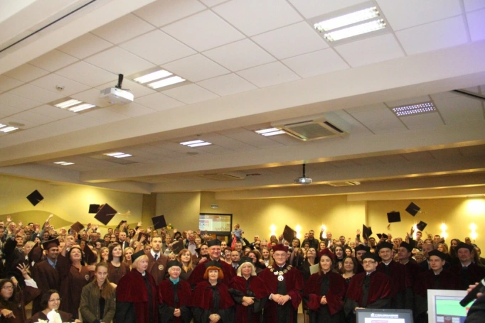 Zdjęcie nr 108 z galerii Gala wręczenia dyplomów absolwentom studiów magisterskich za nami 