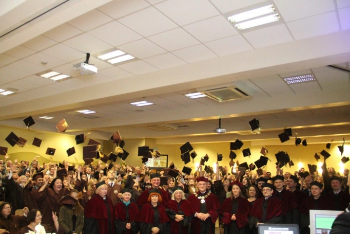 Zdjęcie nr 109 z galerii Gala wręczenia dyplomów absolwentom studiów magisterskich za nami 