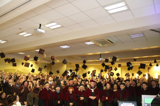Zdjęcie nr 110 z galerii Gala wręczenia dyplomów absolwentom studiów magisterskich za nami 