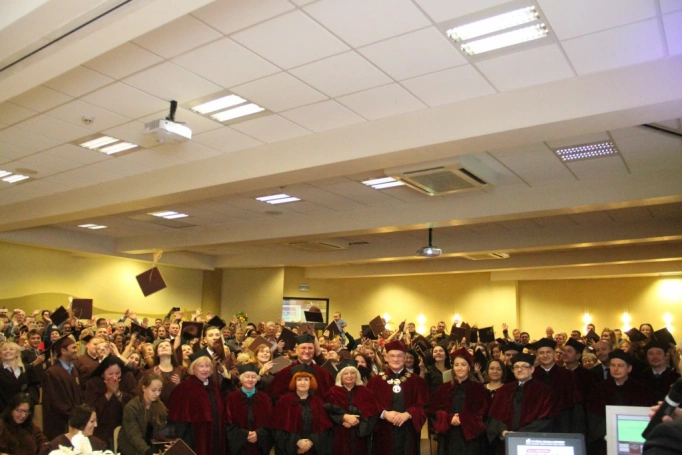 Zdjęcie nr 111 z galerii Gala wręczenia dyplomów absolwentom studiów magisterskich za nami 
