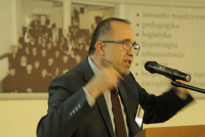 Zdjęcie nr 37 z galerii 26. Ogólnopolskie Sympozjum Naukowe „Człowiek-Media-Edukacja”