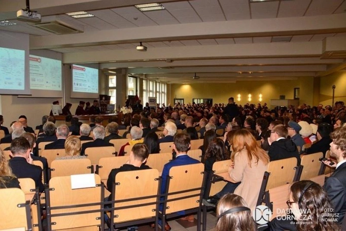 Zdjęcie nr 28 z galerii XXIII Inauguracja Roku Akademickiego w Wyższej Szkole Biznesu w Dąbrowie Górniczej