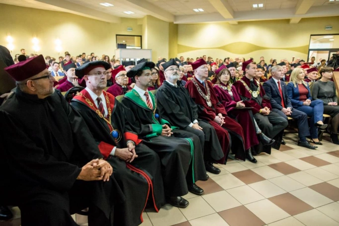 Zdjęcie nr 19 z galerii XXIII Inauguracja Roku Akademickiego w Wyższej Szkole Biznesu w Dąbrowie Górniczej