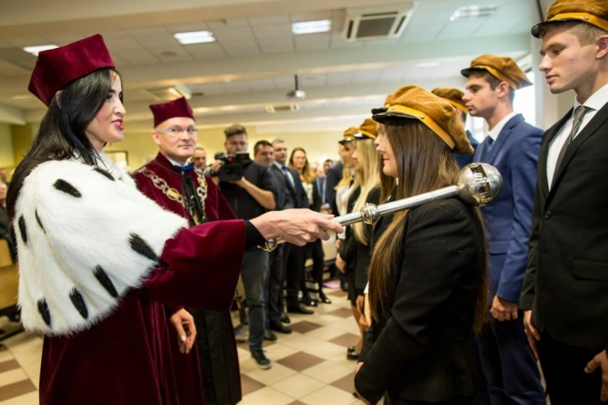Zdjęcie nr 32 z galerii XXIII Inauguracja Roku Akademickiego w Wyższej Szkole Biznesu w Dąbrowie Górniczej