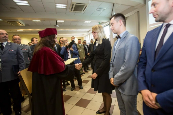 Zdjęcie nr 60 z galerii XXIII Inauguracja Roku Akademickiego w Wyższej Szkole Biznesu w Dąbrowie Górniczej