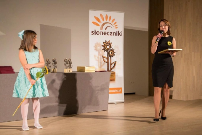 Zdjęcie nr 2 z galerii Nagroda Słoneczniki 2017 dla Uniwersytetów Dziecięcych WSB