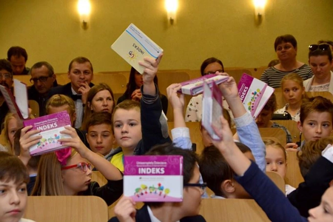 Zdjęcie nr 2 z galerii Inauguracja Roku Akademickiego w Dąbrowskim Uniwersytecie Dziecięcym