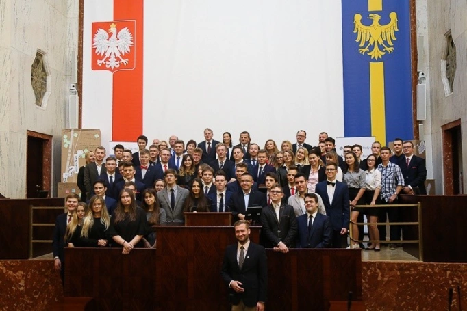 Zdjęcie nr 13 z galerii Studentka WSB Radną Młodzieżowego Sejmiku Województwa Śląskiego