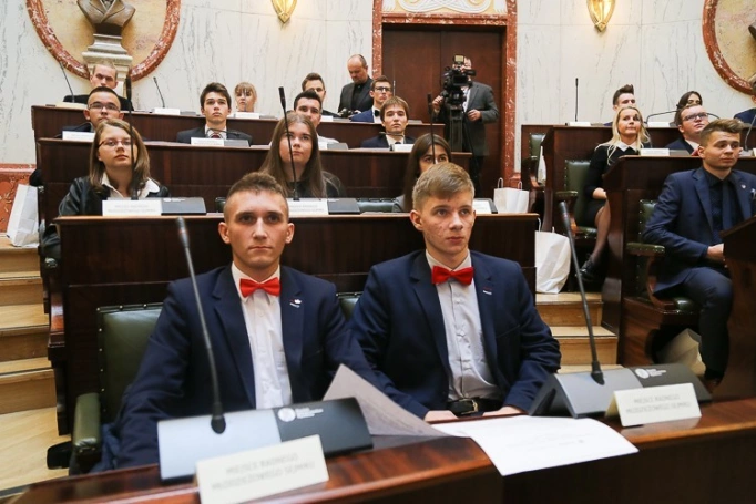 Zdjęcie nr 10 z galerii Studentka WSB Radną Młodzieżowego Sejmiku Województwa Śląskiego
