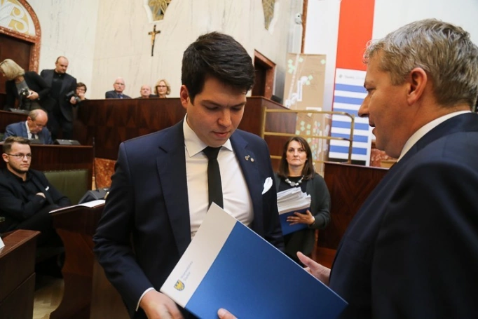 Zdjęcie nr 4 z galerii Studentka WSB Radną Młodzieżowego Sejmiku Województwa Śląskiego