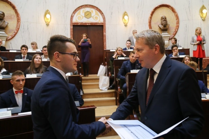 Zdjęcie nr 3 z galerii Studentka WSB Radną Młodzieżowego Sejmiku Województwa Śląskiego