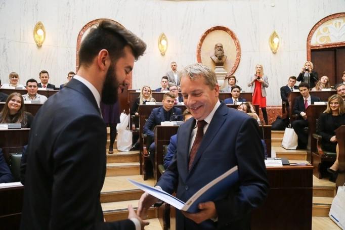 Zdjęcie nr 2 z galerii Studentka WSB Radną Młodzieżowego Sejmiku Województwa Śląskiego