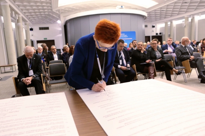 Zdjęcie nr 5 z galerii WSB wśród sygnatariuszy Deklaracji Społecznej Odpowiedzialności Uczelni
