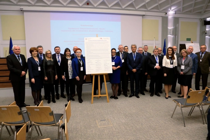 Zdjęcie nr 7 z galerii WSB wśród sygnatariuszy Deklaracji Społecznej Odpowiedzialności Uczelni