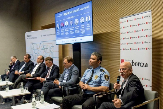 Zdjęcie nr 1 z galerii Eksperci debatowali nad poprawą jakości powietrza w woj. śląskim