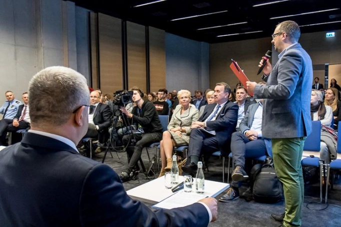 Zdjęcie nr 7 z galerii Eksperci debatowali nad poprawą jakości powietrza w woj. śląskim