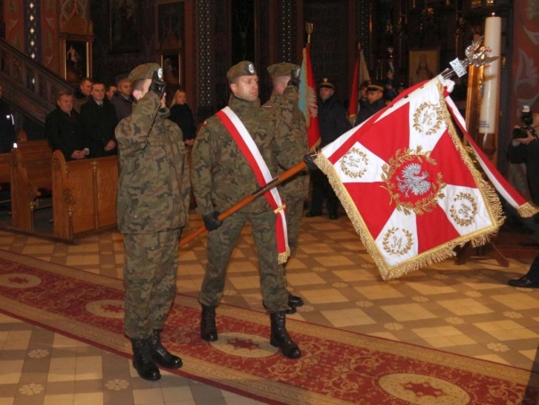 Zdjęcie nr 12 z galerii Dzień Podchorążego - przemarsz z pochodniami, wystawa i pokaz sprzętu wojskowego