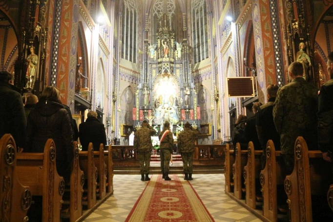 Zdjęcie nr 19 z galerii Dzień Podchorążego - przemarsz z pochodniami, wystawa i pokaz sprzętu wojskowego
