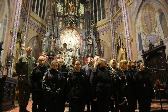 Zdjęcie nr 20 z galerii Dzień Podchorążego - przemarsz z pochodniami, wystawa i pokaz sprzętu wojskowego