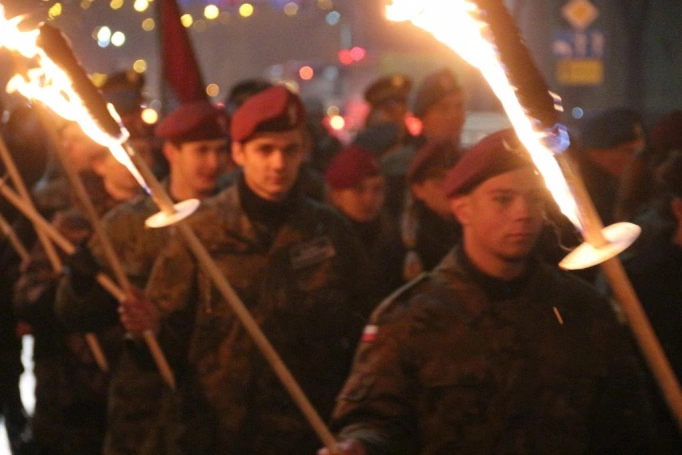 Zdjęcie nr 23 z galerii Dzień Podchorążego - przemarsz z pochodniami, wystawa i pokaz sprzętu wojskowego